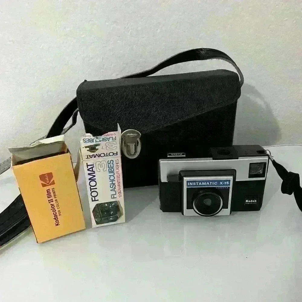 Vintage Kodak Instamatic X-15 Camera w/ Carry Case, Flash Cubes, Film- Untested